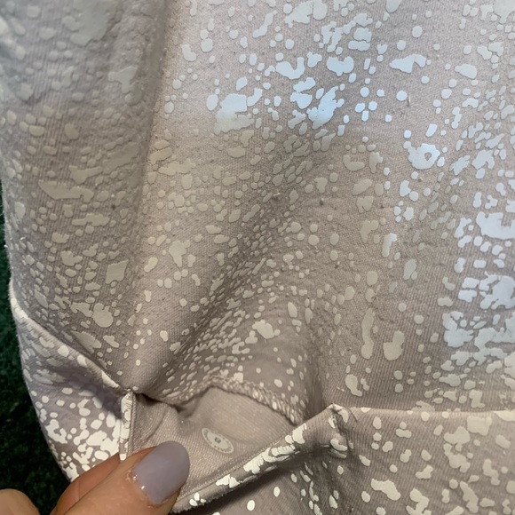 Lululemon Cropped Tank with reflective pattern - Picture 4 of 5